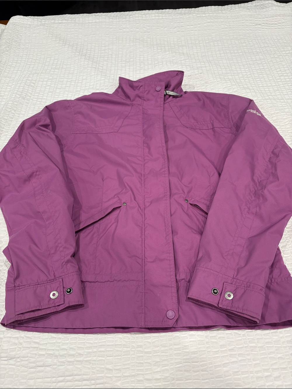 Columbia Ladies Lightweight Jacket 
Size S (Fits like an XS)